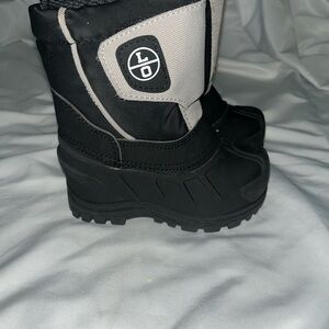 Kids Black and Gray Winter Boots 8c